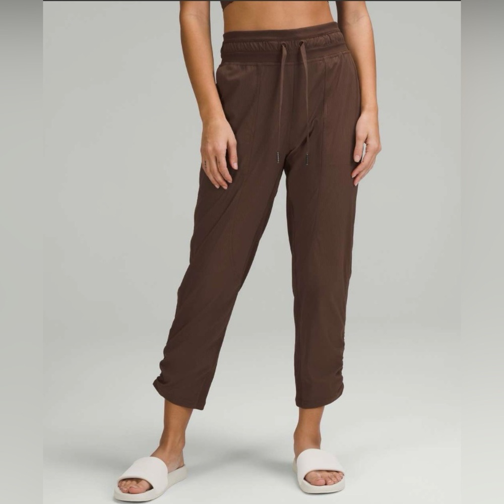 Lululemon Dance Studio Mid-Rise
Cropped Pant size 10